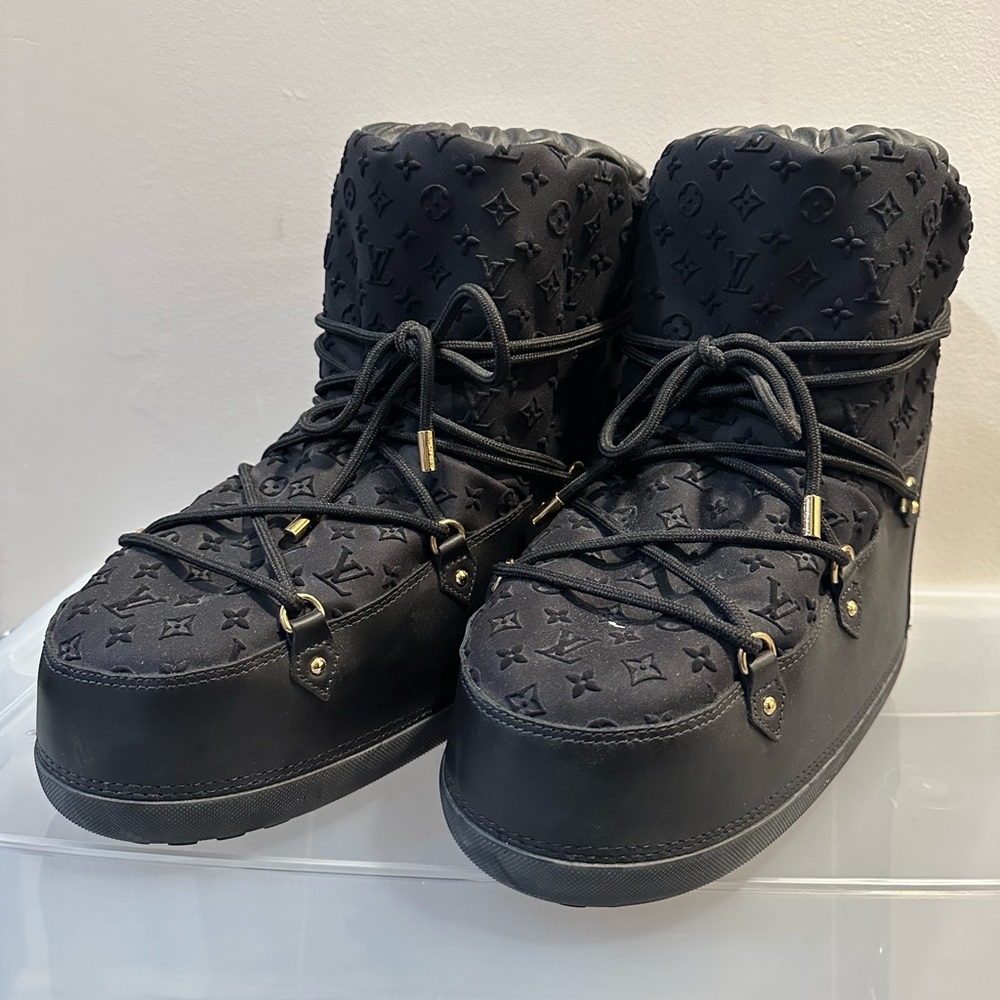Louis Vuitton Snow Boot, Size US 9